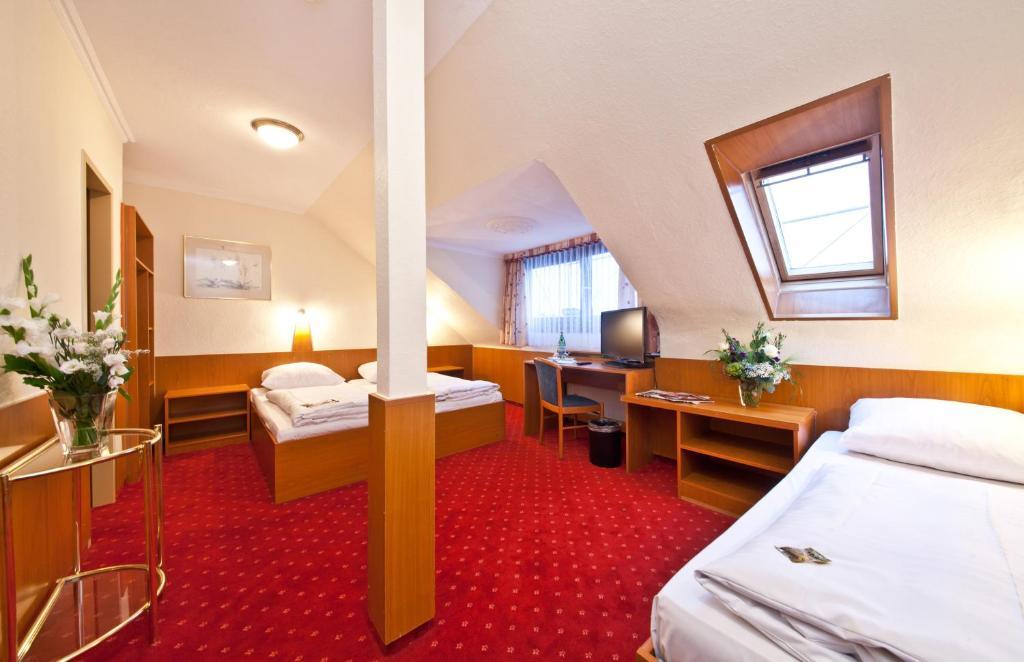 ホテル プリムス フランクフルト ザクセンハウゼン 部屋 写真