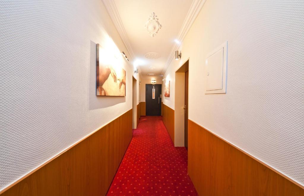 ホテル プリムス フランクフルト ザクセンハウゼン エクステリア 写真